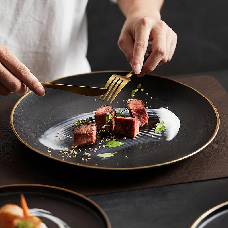 Frosted Black Ceramic Round Dinner Plate with Gold Border - Elegant Steak Plate for Hotel and Restaurant Tableware Set